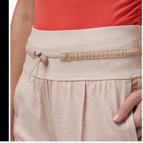 Travis Mathew Queenstown Moveknit Knit Shorts
Women’s Size XL NWOT - Picture 2 of 12